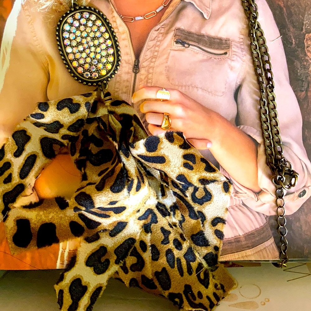 Betsy neckpiece